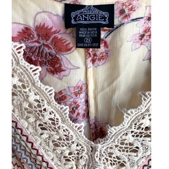 Angie Peach and Pink Floral Boho Top with Lace Collar and Empire Waist size 2X - Picture 3 of 10